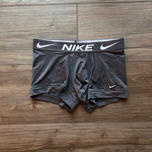 Nike | Dri-FIT Essential Micro Boxer Trunks in Grey (Small)